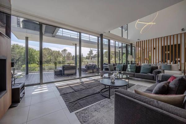Villa contemporaine aux prestations haute gamme à vendre à Mougins