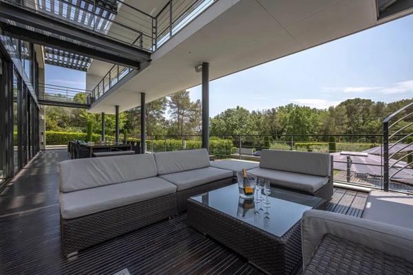 Villa contemporaine aux prestations haute gamme à vendre à Mougins