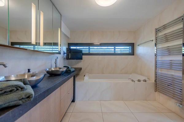 Villa contemporaine aux prestations haute gamme à vendre à Mougins