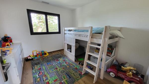 Belle villa neuve avec garage et piscine