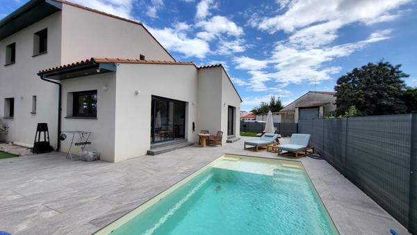 Belle villa neuve avec garage et piscine