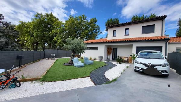 Belle villa neuve avec garage et piscine