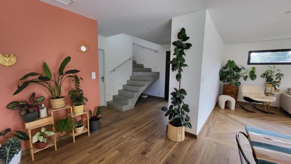 Belle villa neuve avec garage et piscine