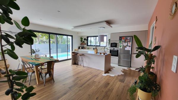 Belle villa neuve avec garage et piscine