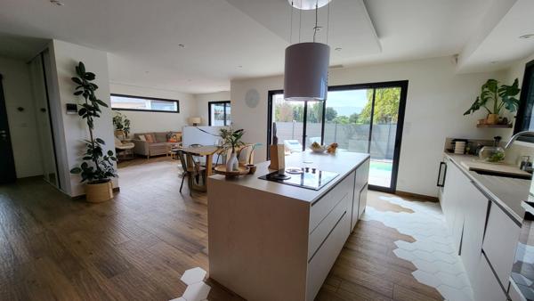 Belle villa neuve avec garage et piscine