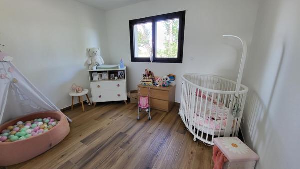 Belle villa neuve avec garage et piscine