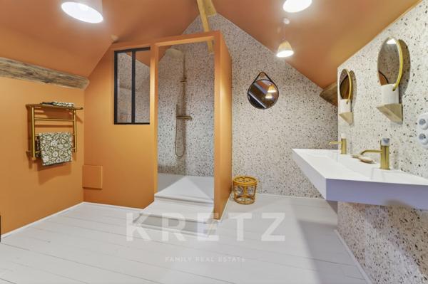Un Château Réinventé dans un Esprit Loft Contemporain