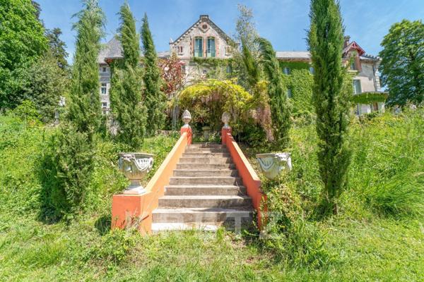 Un Château Réinventé dans un Esprit Loft Contemporain