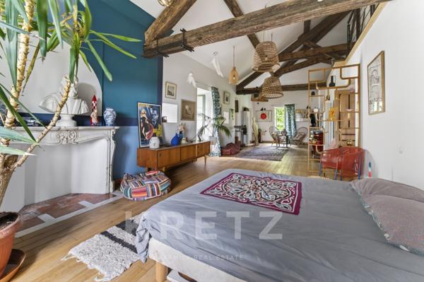 Un Château Réinventé dans un Esprit Loft Contemporain