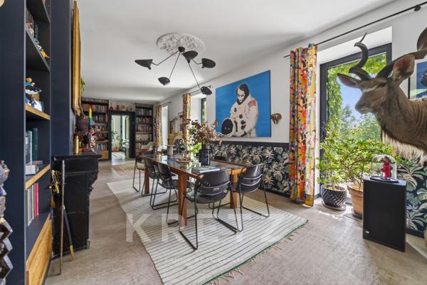 Un Château Réinventé dans un Esprit Loft Contemporain