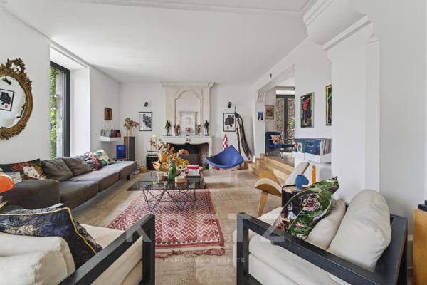 Un Château Réinventé dans un Esprit Loft Contemporain