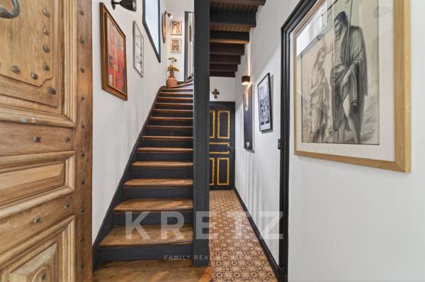 Un Château Réinventé dans un Esprit Loft Contemporain