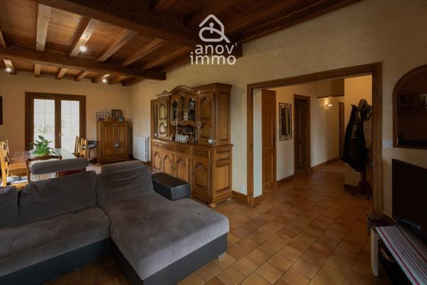 Maison
                                                                                                                                                                                                                                                                                                                        6 pièce(s)                                                                                                                                                                                                          5 chambre(s)                                                                                                                                                                                                          205  m²