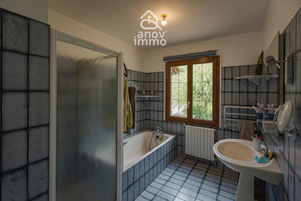 Maison
                                                                                                                                                                                                                                                                                                                        6 pièce(s)                                                                                                                                                                                                          5 chambre(s)                                                                                                                                                                                                          205  m²