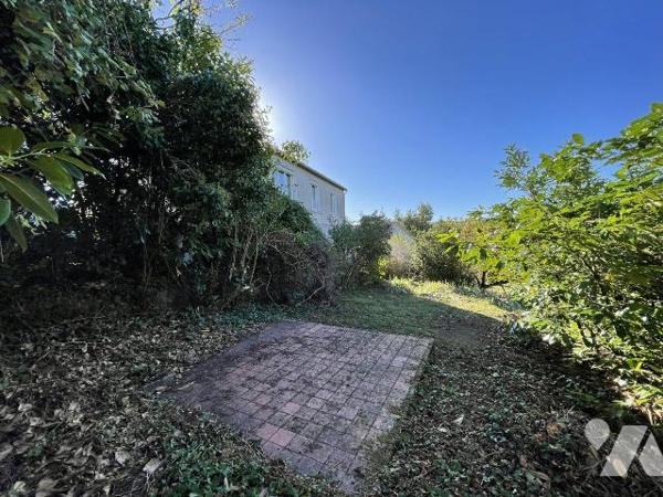 Argentonnay, quartier calme, proche des écoles et des commerces, maison sur sous sol avec 1439 ...