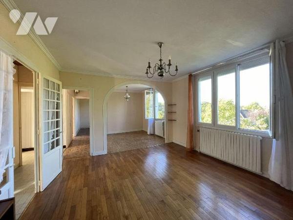 Argentonnay, quartier calme, proche des écoles et des commerces, maison sur sous sol avec 1439 ...