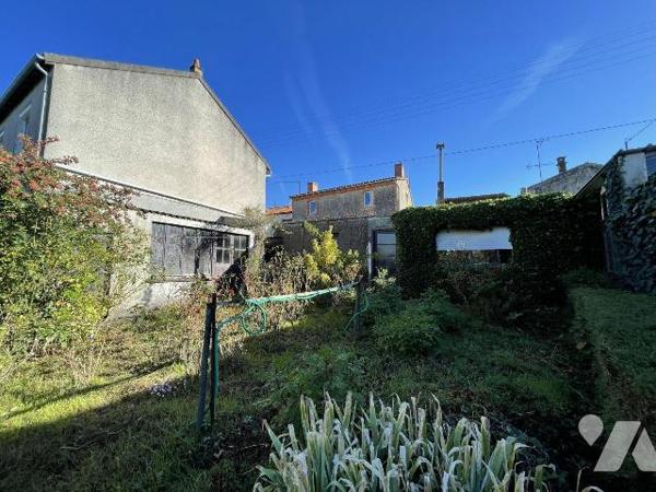 Argentonnay, quartier calme, proche des écoles et des commerces, maison sur sous sol avec 1439 ...