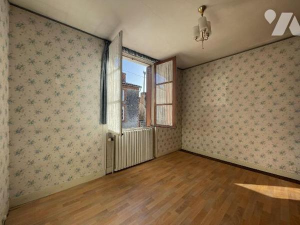 Argentonnay, quartier calme, proche des écoles et des commerces, maison sur sous sol avec 1439 ...