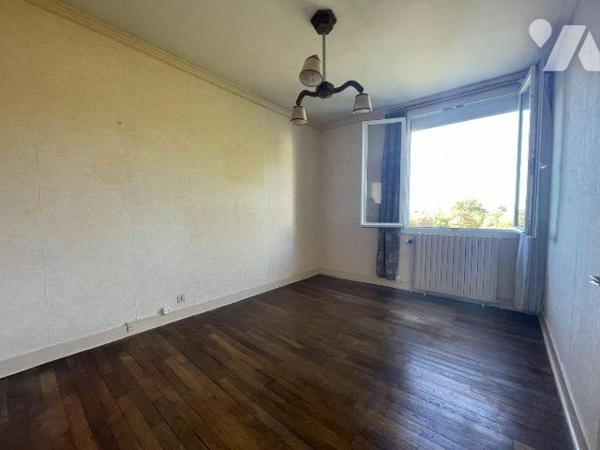 Argentonnay, quartier calme, proche des écoles et des commerces, maison sur sous sol avec 1439 ...