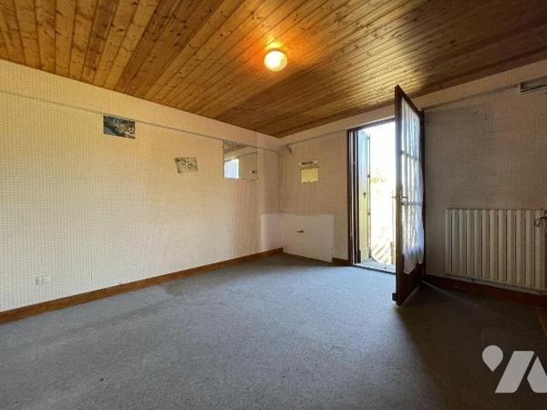 Argentonnay, quartier calme, proche des écoles et des commerces, maison sur sous sol avec 1439 ...