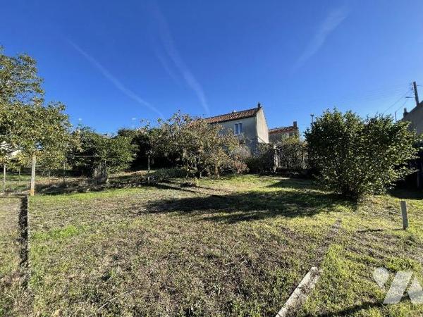 Argentonnay, quartier calme, proche des écoles et des commerces, maison sur sous sol avec 1439 ...