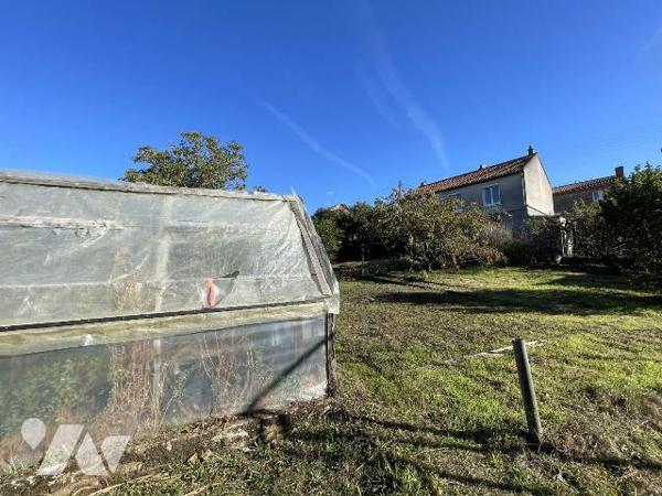 Argentonnay, quartier calme, proche des écoles et des commerces, maison sur sous sol avec 1439 ...