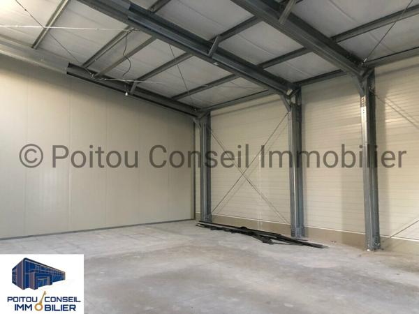 STOCKAGE DE 140m2 SECTEUR LA CRECHE