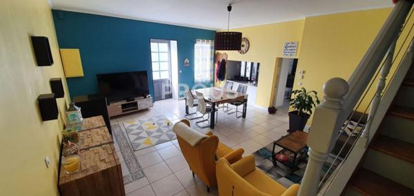 Jolie maison de bourg au centre de magné.