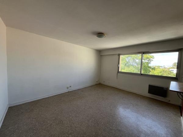 Appartement à louer 681 € CC Bordeaux 2 p 46 m² DPE E