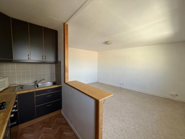 Appartement à louer 681 € CC Bordeaux 2 p 46 m² DPE E