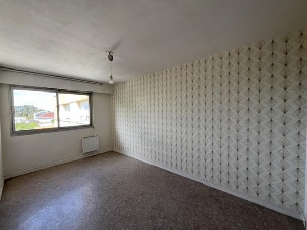 Appartement à louer 681 € CC Bordeaux 2 p 46 m² DPE E