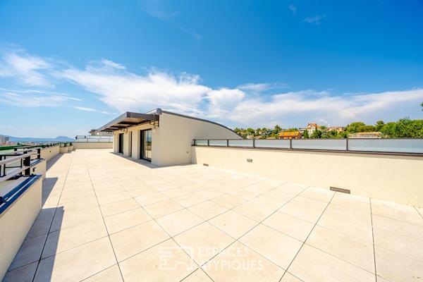 Duplex dernier étage avec rooftop et aperçu mer