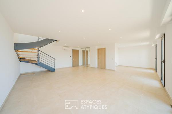 Duplex dernier étage avec rooftop et aperçu mer