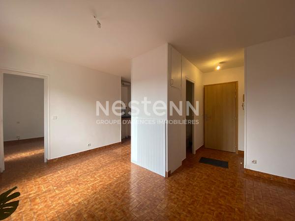 Appartement T2 - La Ferté-Alais - 2 places de parking, 1 cave.