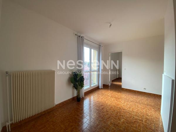 Appartement T2 - La Ferté-Alais - 2 places de parking, 1 cave.