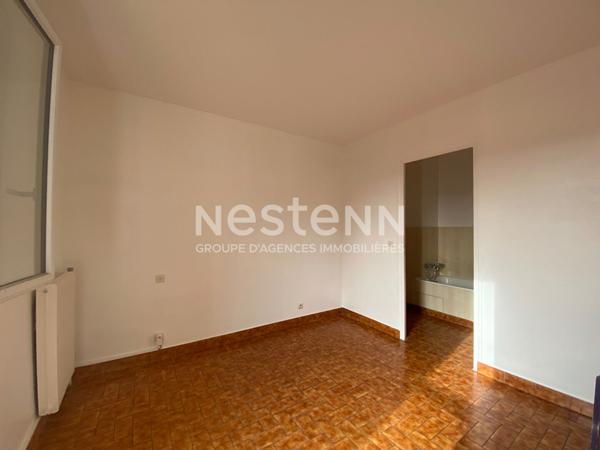 Appartement T2 - La Ferté-Alais - 2 places de parking, 1 cave.