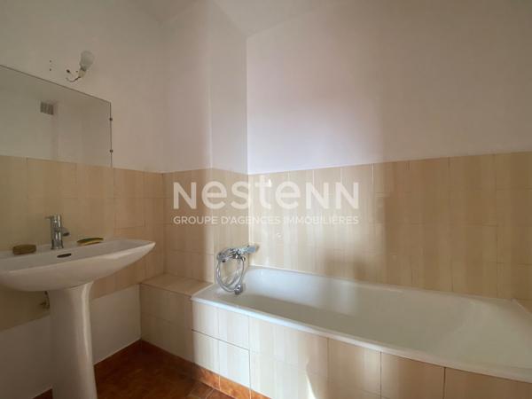 Appartement T2 - La Ferté-Alais - 2 places de parking, 1 cave.