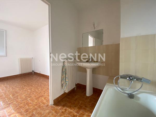 Appartement T2 - La Ferté-Alais - 2 places de parking, 1 cave.