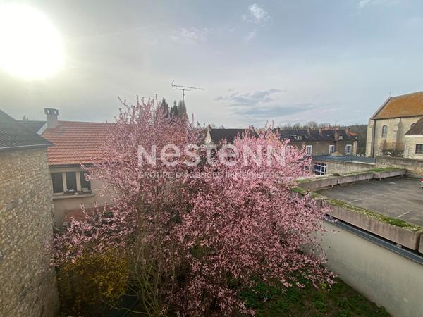 Appartement T2 - La Ferté-Alais - 2 places de parking, 1 cave.