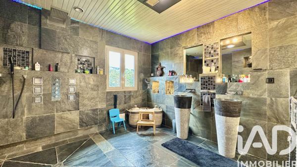 Maison à vendre 4 pièces 195 m² Le Tampon