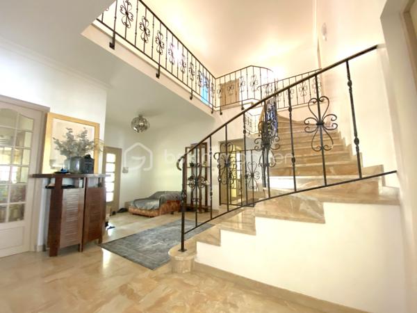 Maison de 330 m²