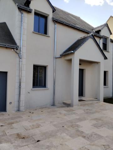Montlouis-sur-Loire  :  Maison Contemporaine d'Exception - 4 Chambres, État Neuf