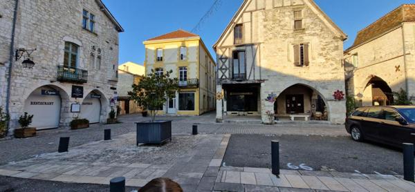 Maison en pierre centre ville d'Eymet