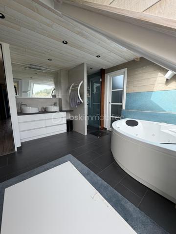 Maison contemporaine de 270 m²