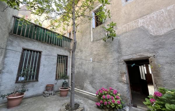 Vente Maison AVEC COUR - TERRASSE - GARAGES Olonzac   