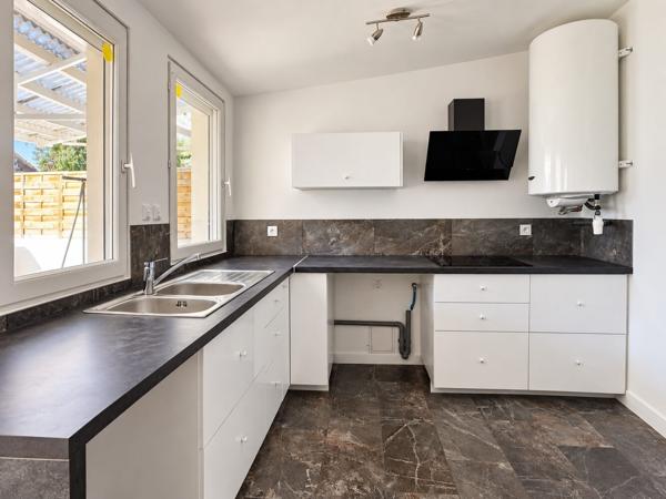 Maison de village en pierre rénovée avec jardin