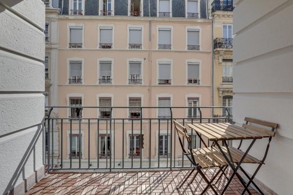 Lyon 6 - Vitton - Appartement meublé de 80.15 m² - Balcon - 2 Chambres