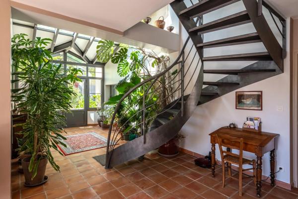Proche tennis à Charbonnières - parcelle 2000m² - maison 230m² - 5 chambres - grand garage