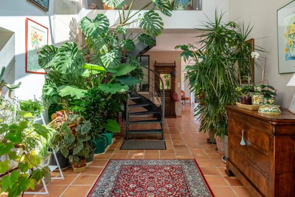 Proche tennis à Charbonnières - parcelle 2000m² - maison 230m² - 5 chambres - grand garage