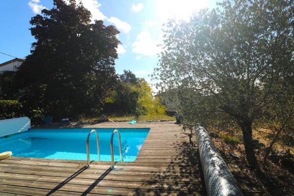 TERRAIN CONSTRUCTIBLE DE 705 M2